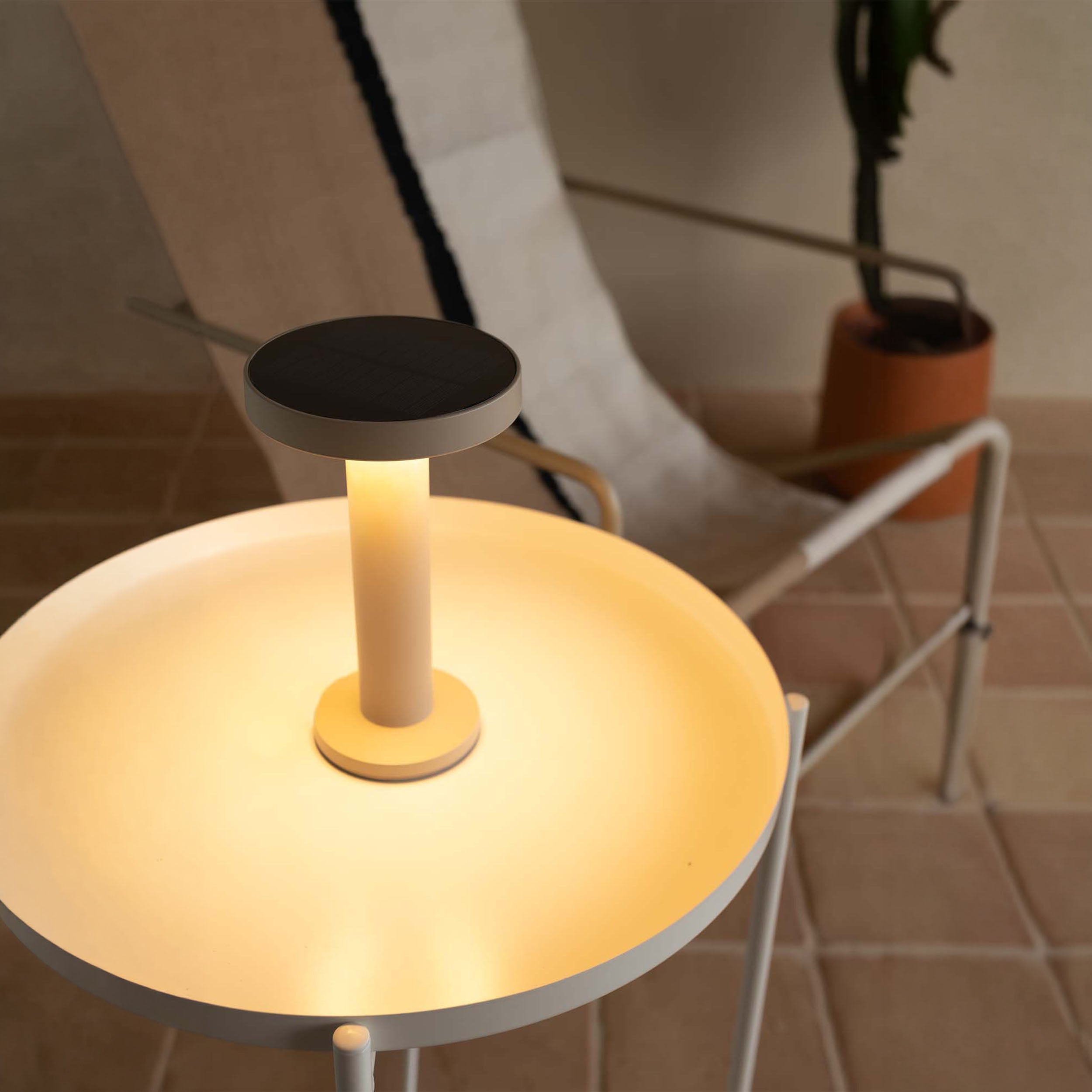 Namizna svetilka Faro Cata LED