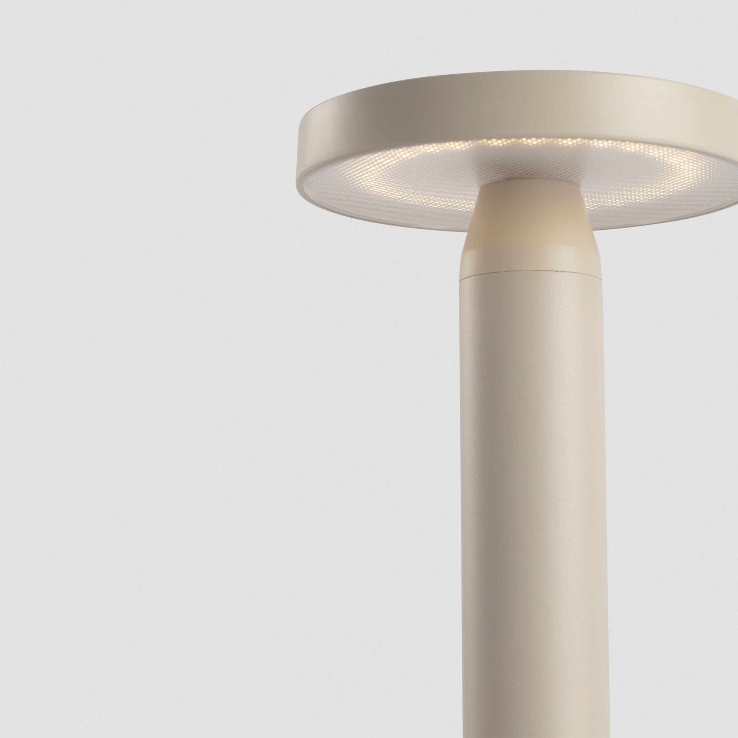 Namizna svetilka Faro Cata LED