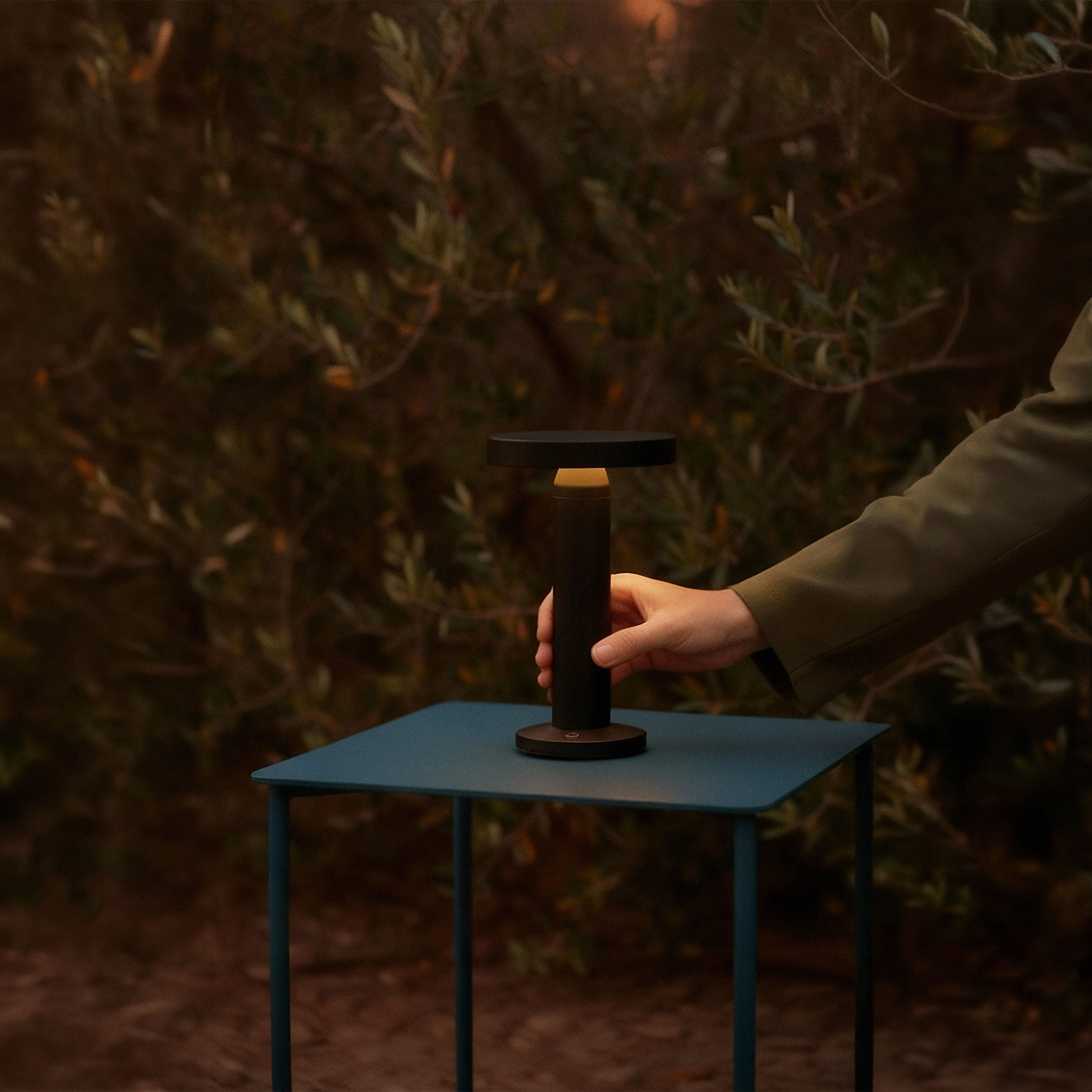 Namizna svetilka Faro Cata LED