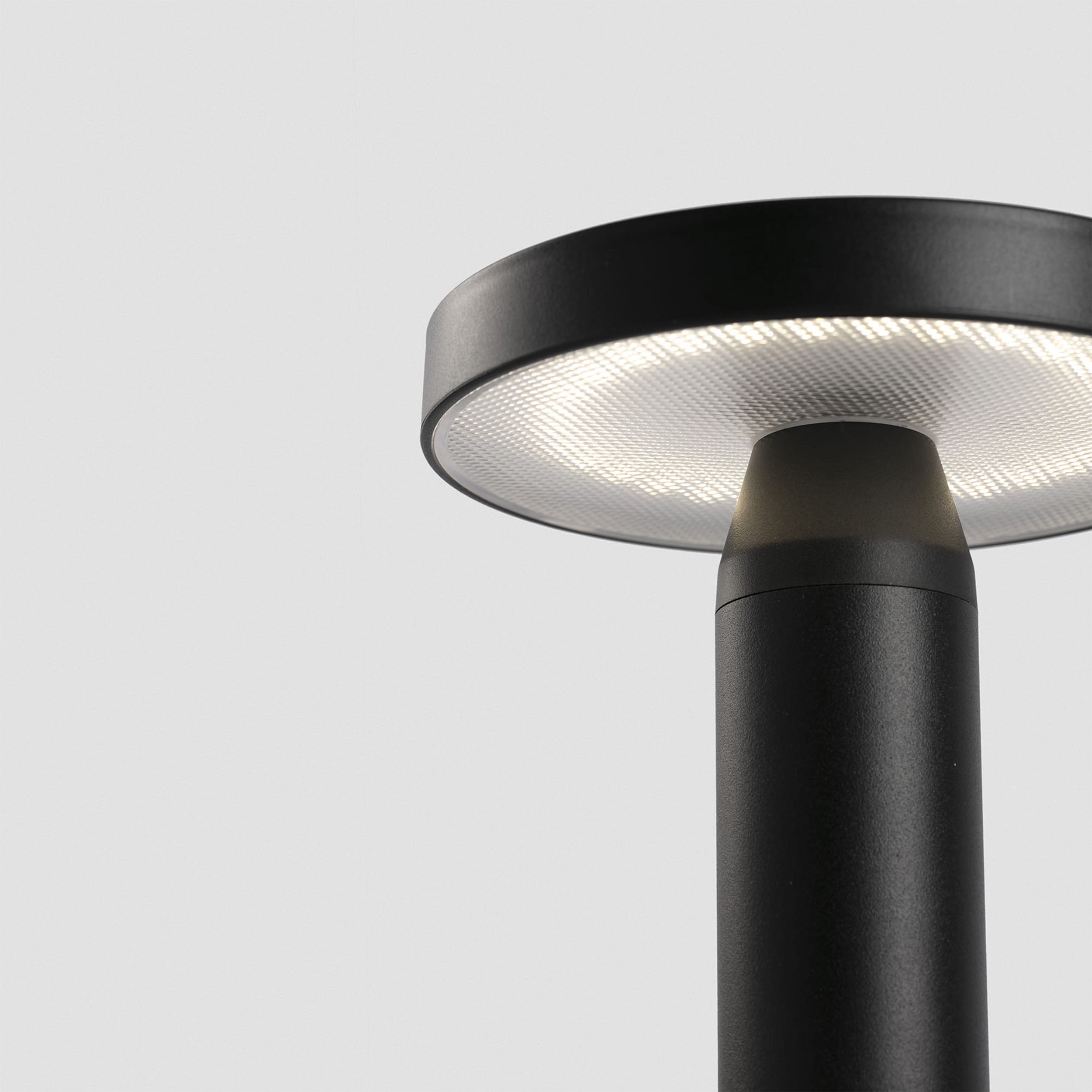 Namizna svetilka Faro Cata LED