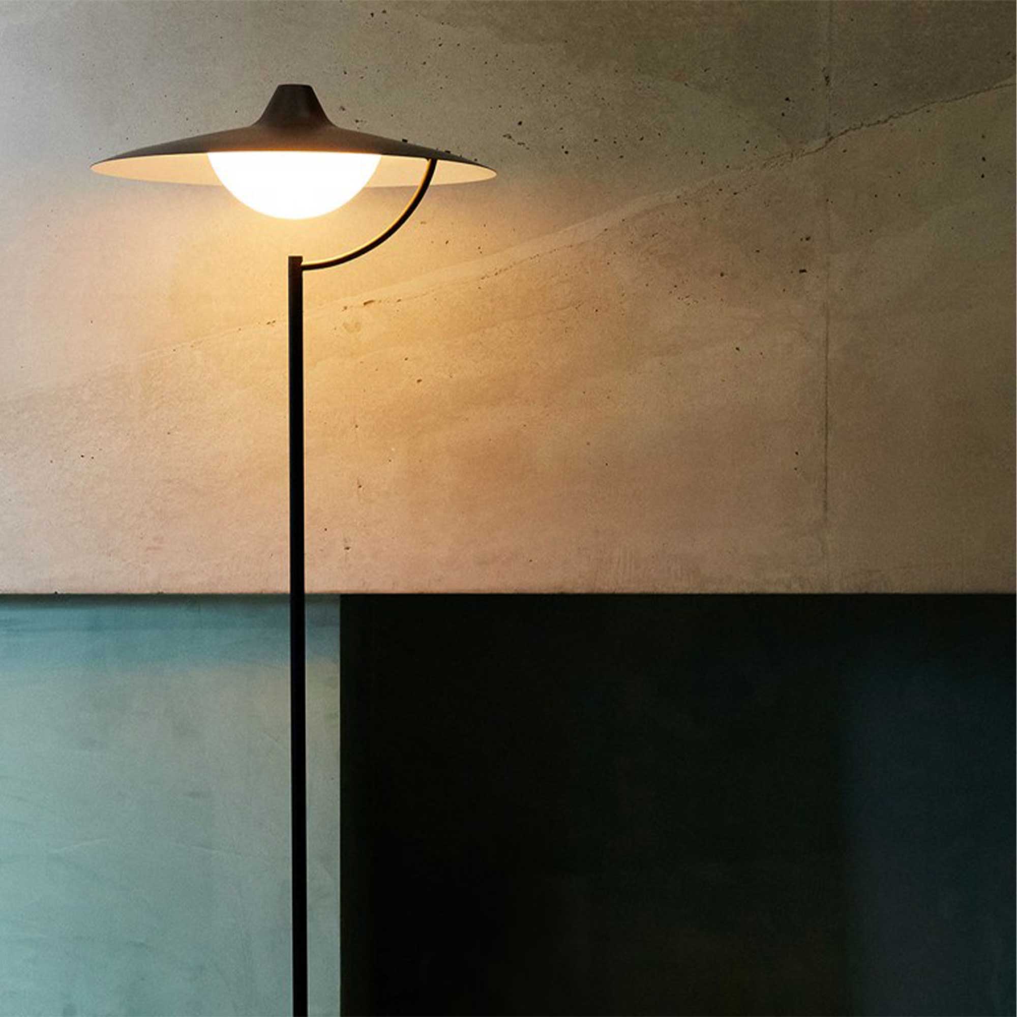 DCW éditions Biny LED talna svetilka