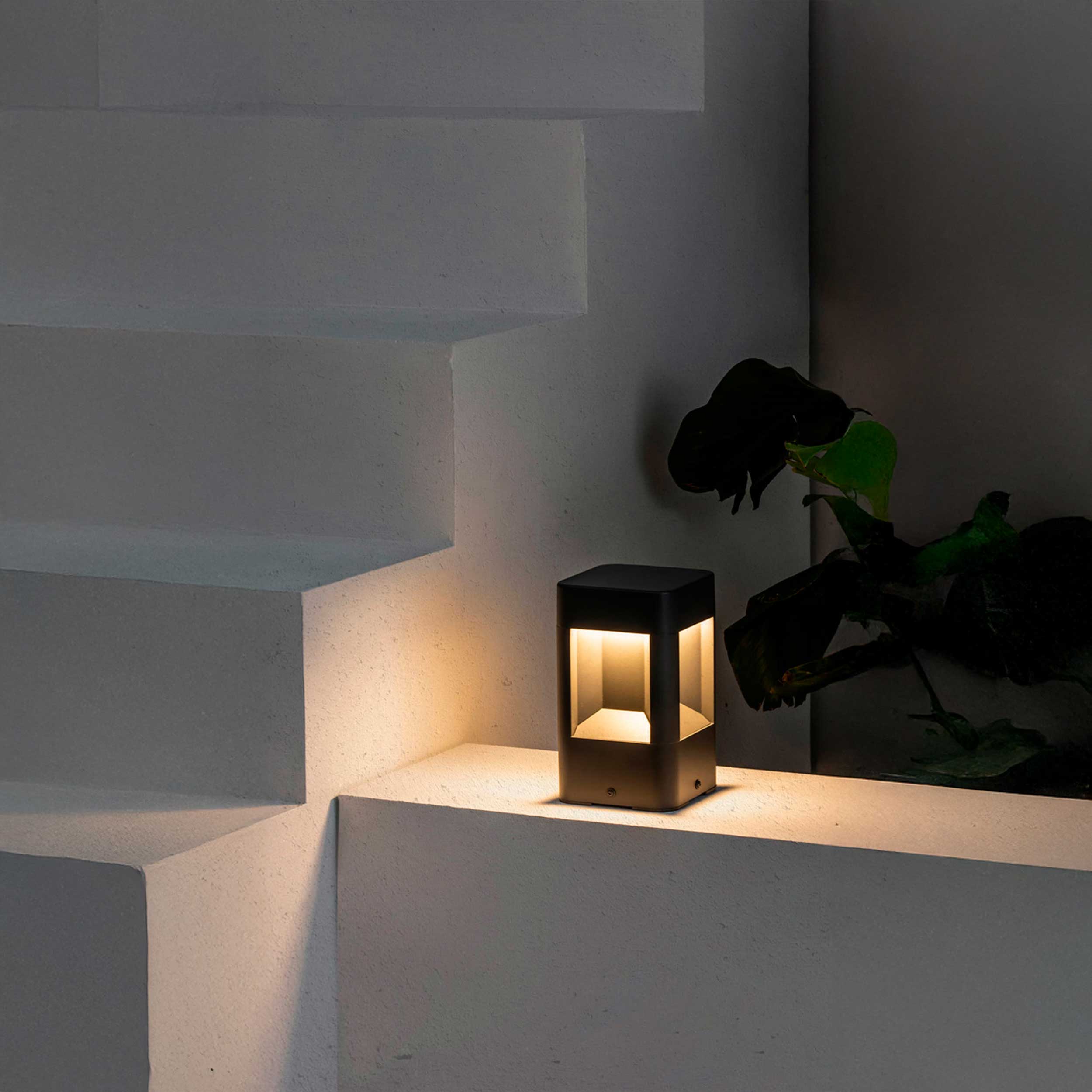 Faro Naya LED stebriščna zunanja svetilka IP54