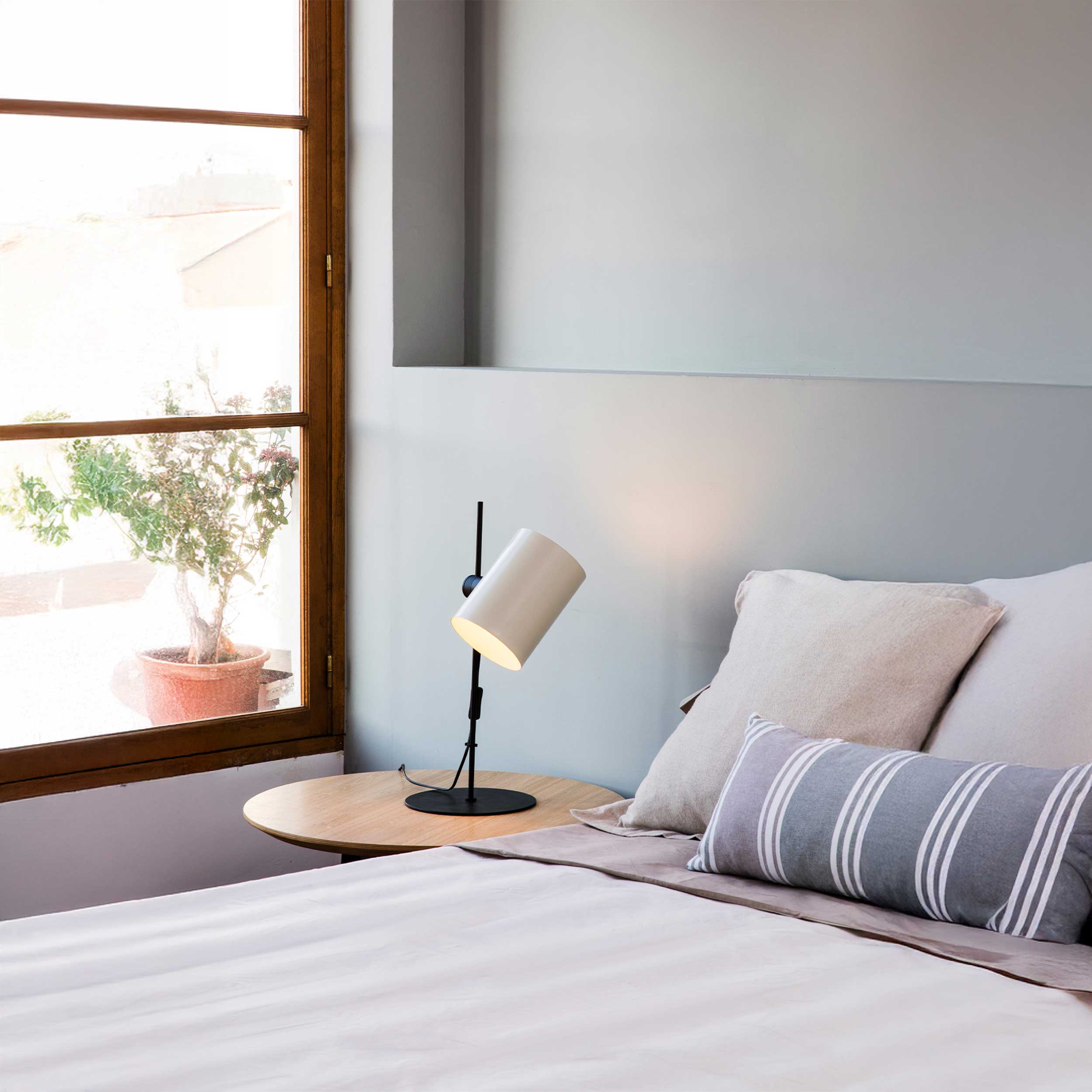 Namizna svetilka Faro Guadalupe E27