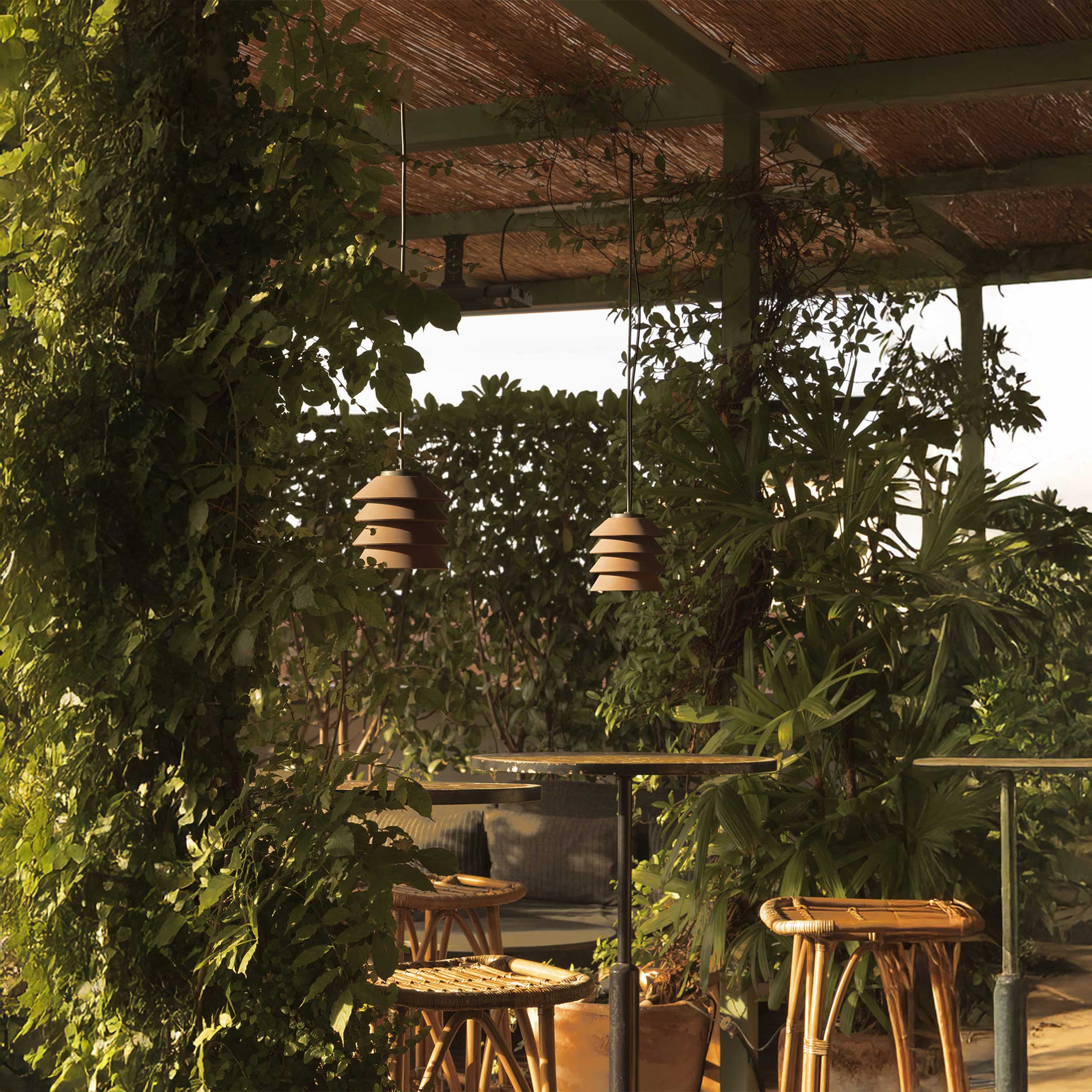 Faro Toba E27 viseča zunanja svetilka IP65