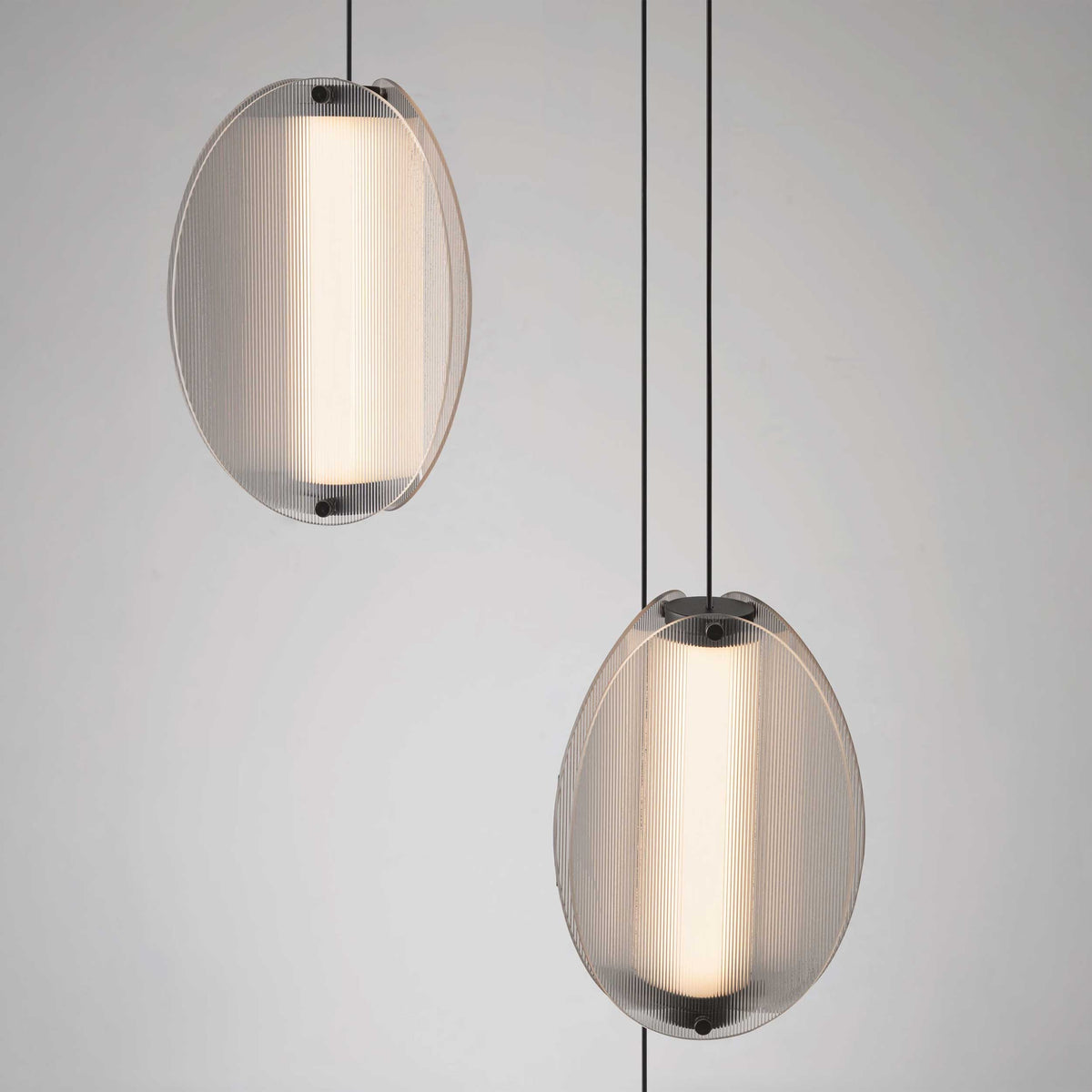 Nova Luce Noir LED viseča svetilka z navpičnim svetlobnim snopom