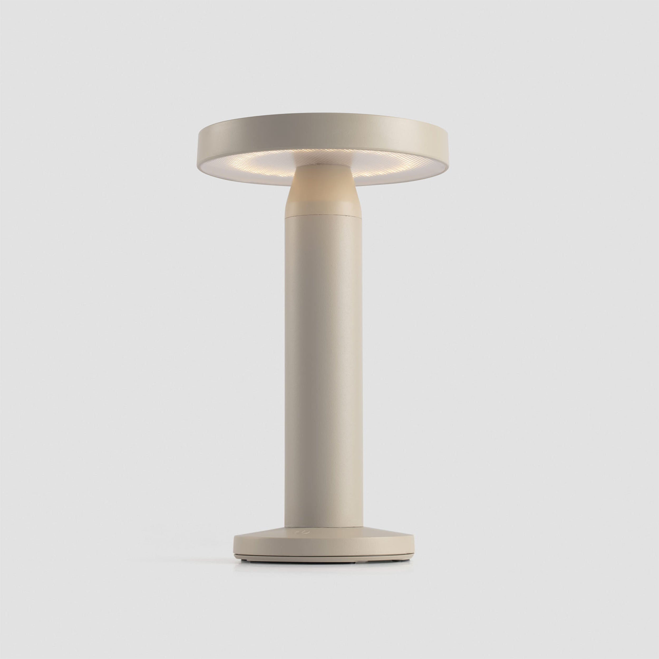 Namizna svetilka Faro Cata LED