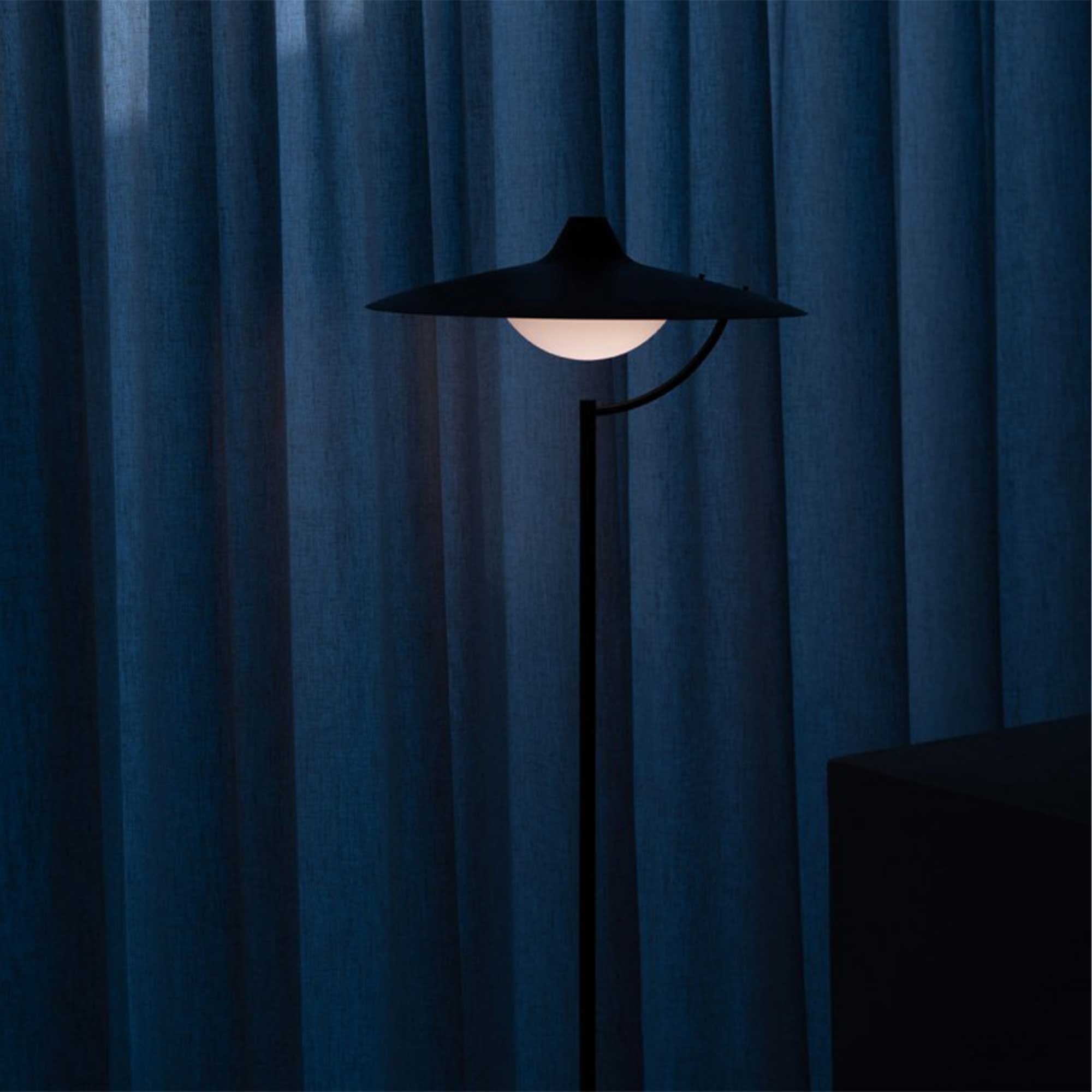 DCW éditions Biny LED talna svetilka