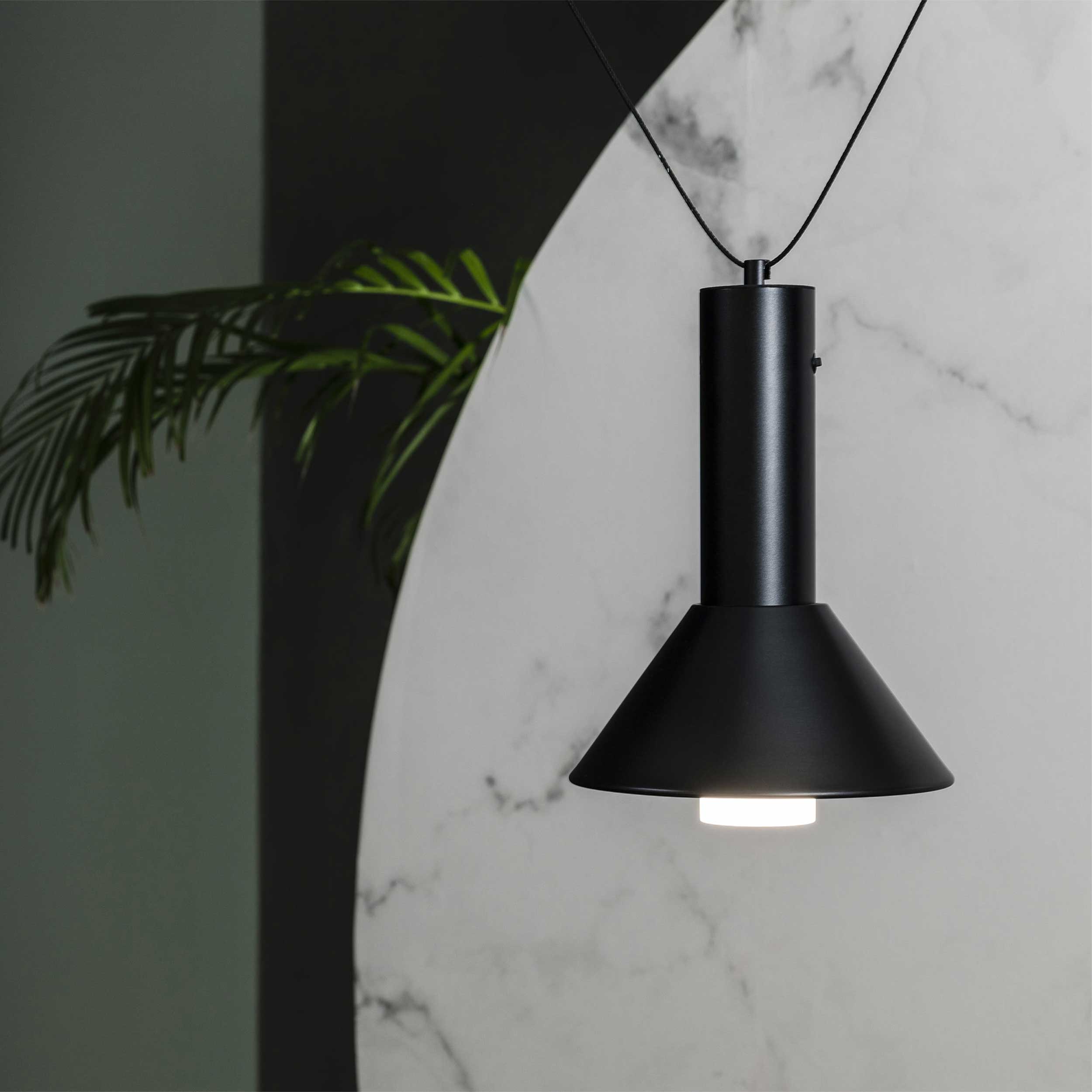 Namizna svetilka Faro Cata LED