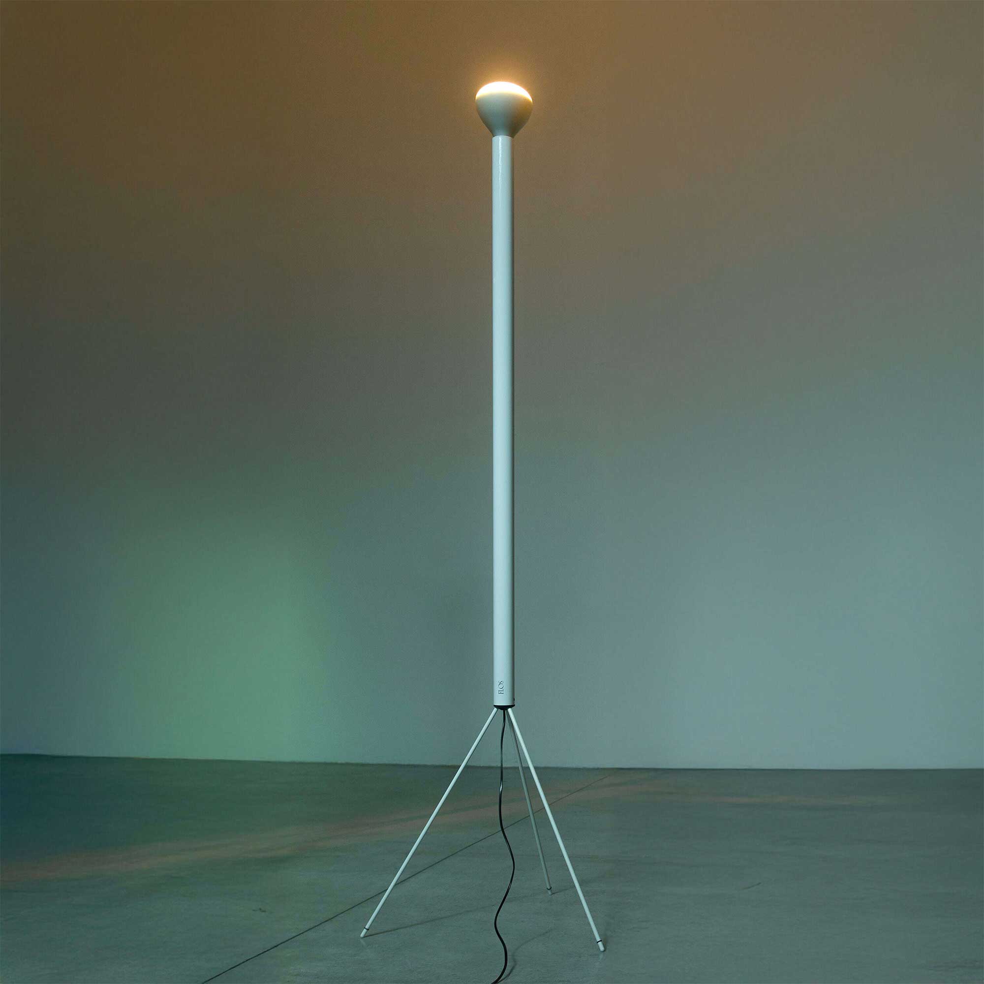 Flos Luminator E27 ikonická stojací lampa