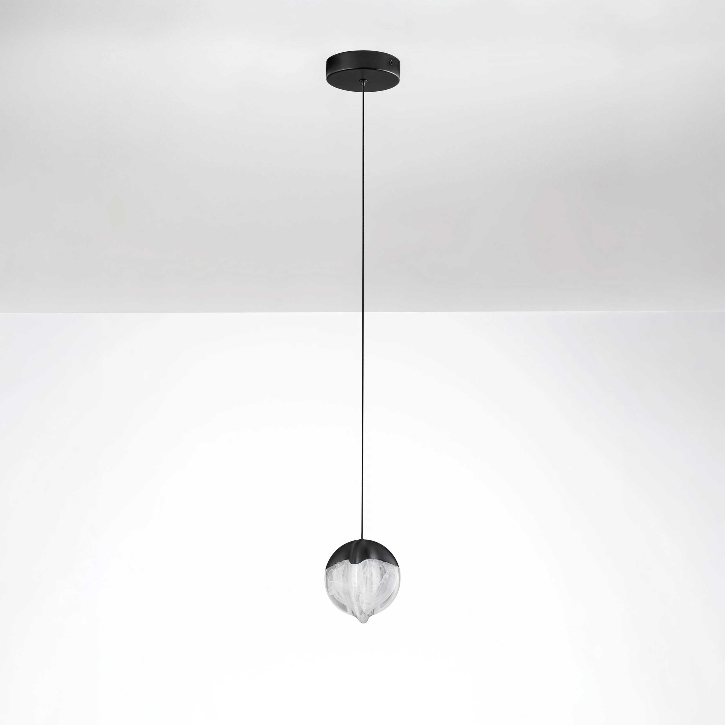 Nova Luce LED-visoka svetilka Alicia