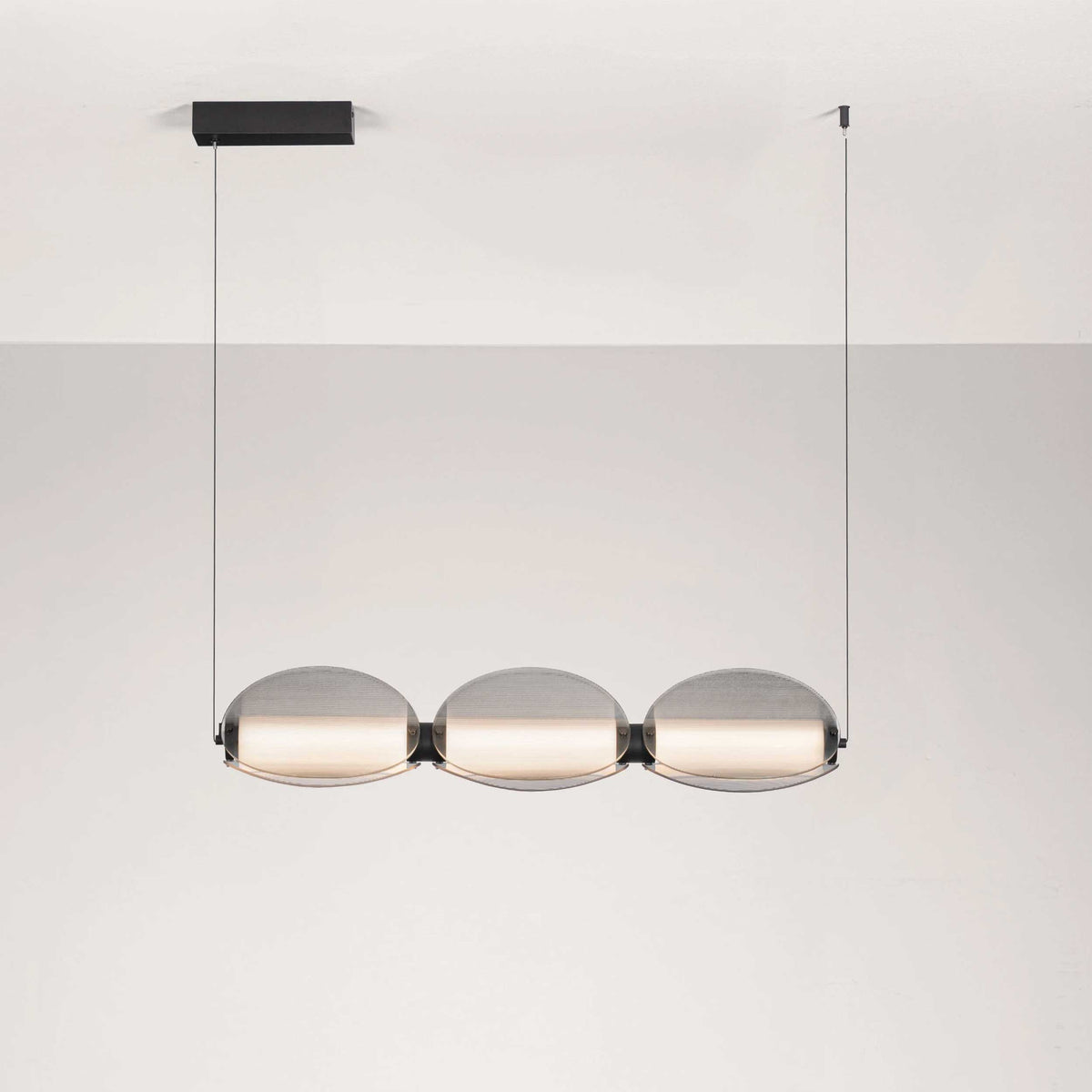 Nova Luce Noir LED viseča svetilka v podolgovati obliki