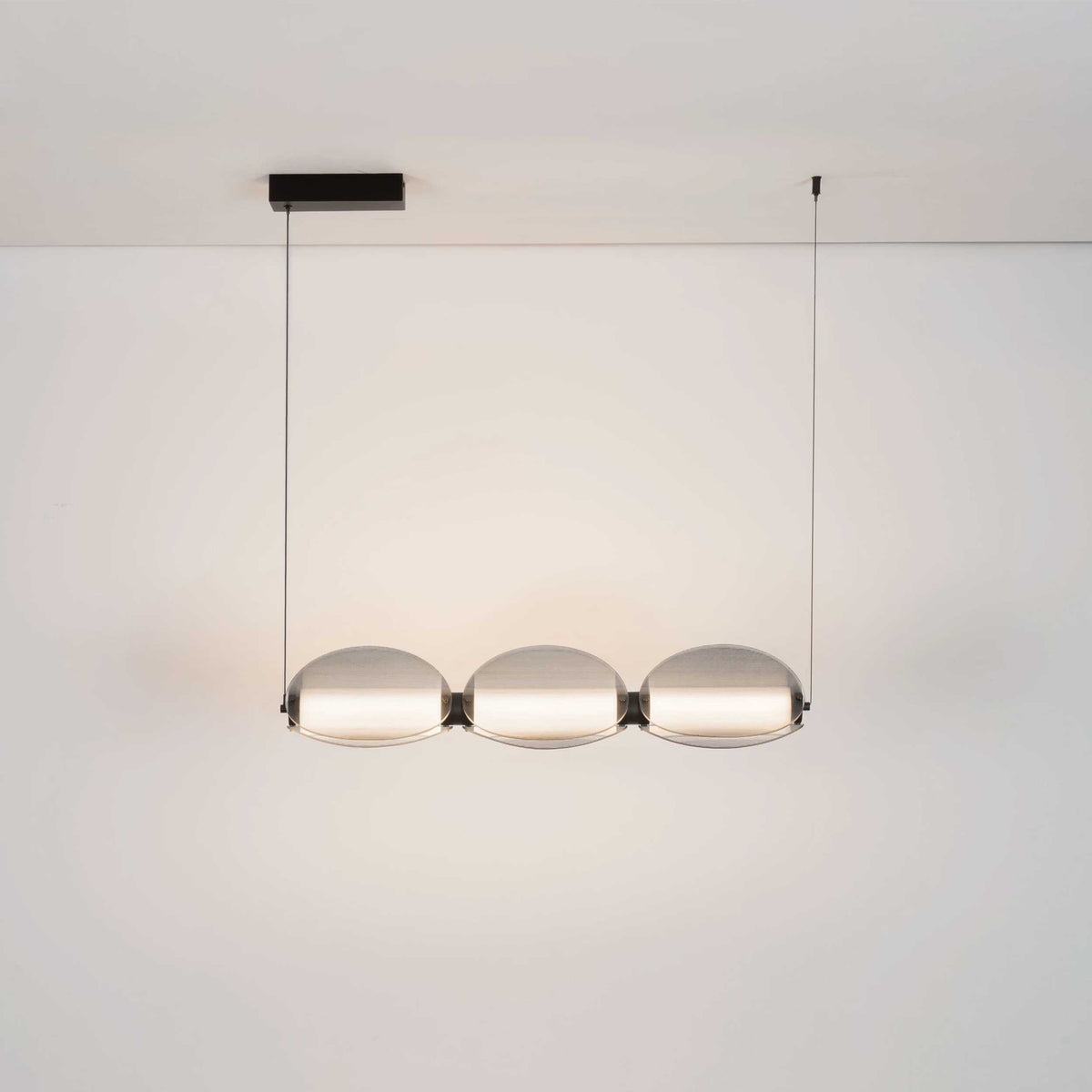 Nova Luce Noir LED viseča svetilka v podolgovati obliki