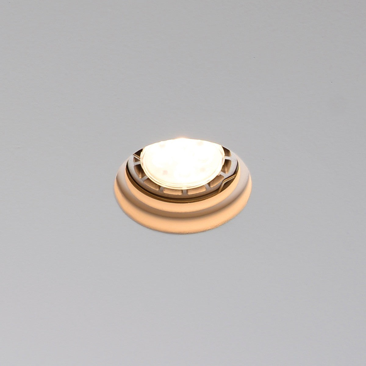 VK Light Downlight, okrogla vgradna svetilka iz mavca z navojem GU10