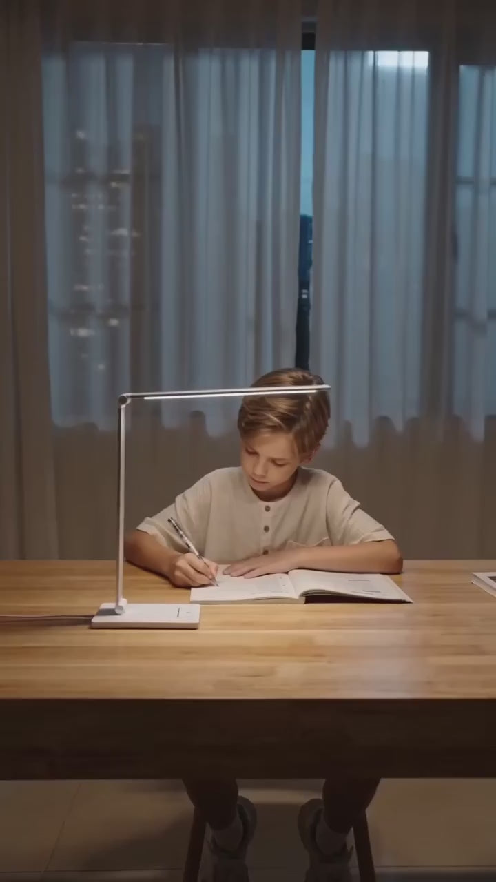 Nalaganje videoposnetka: Nia Square LED